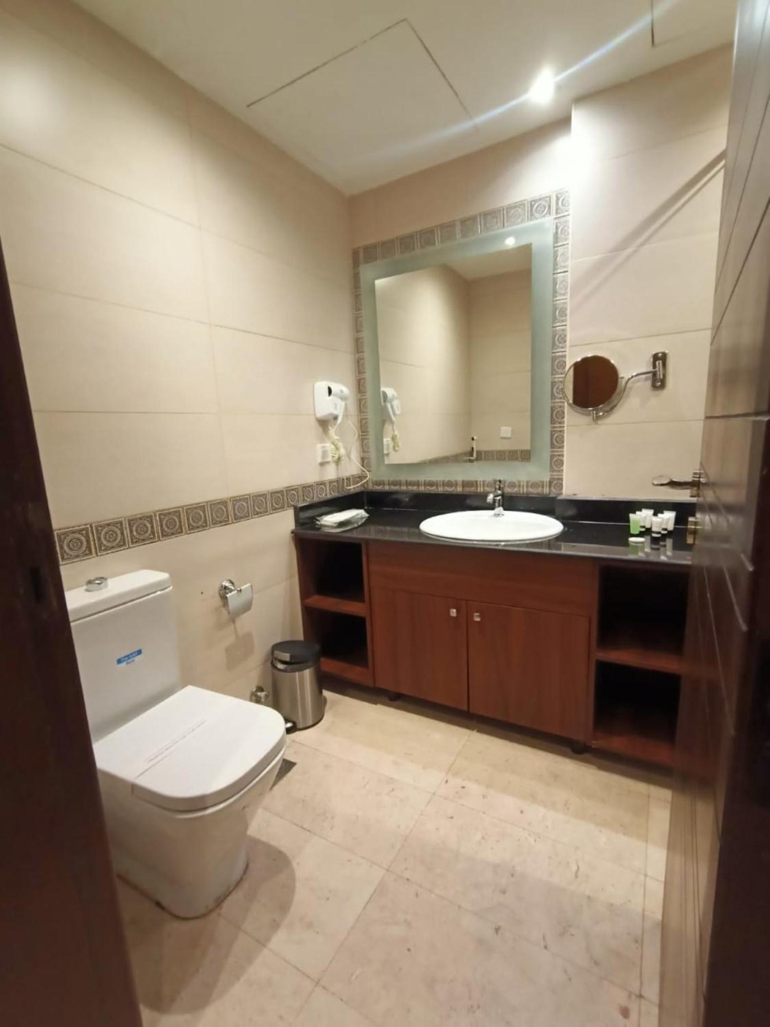 Quiet Jeddah Al Hamra Hotel Luaran gambar